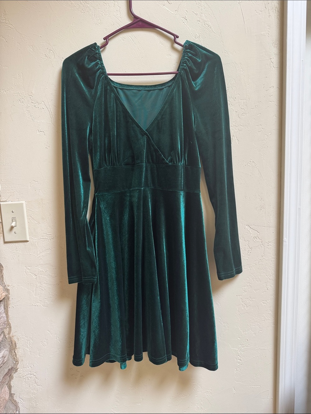 Women’s Emerald Green Velvet Long-Sleeve Dress